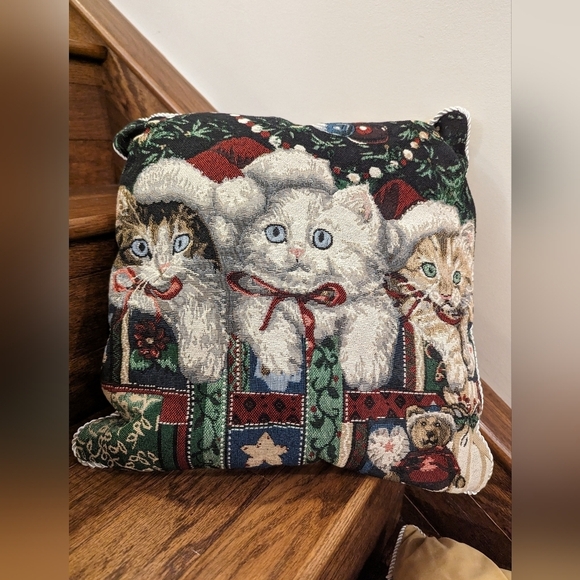 Vintage Hallmark Christmas throw pillows Kittens & Santa zip off shams 1… - Picture 3 of 4